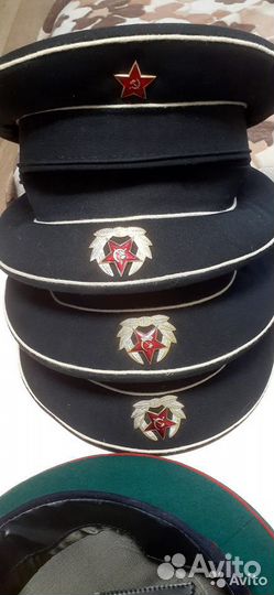 Фуражка пограничника и бескозырка