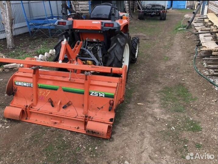 Вспашка земли японским минитрактором