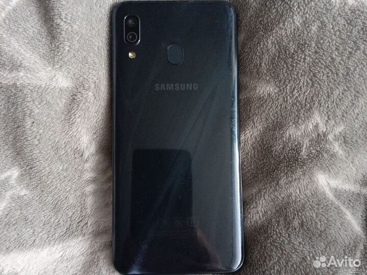 Samsung Galaxy A30, 4/64 ГБ