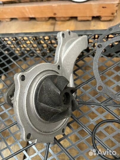 Водяной насос помпа Audi 80 90 100 VW Golf