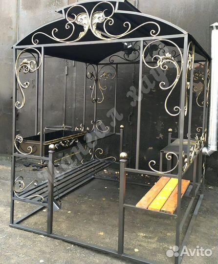 Мангал с крышей