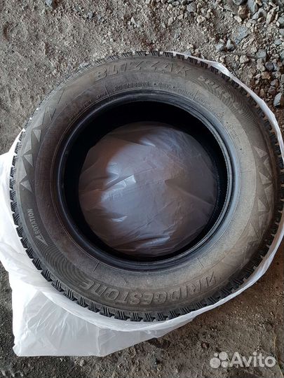 Bridgestone Blizzak Spike-01 205 R16 95T