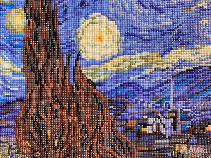 Картина (выложенная стразами)