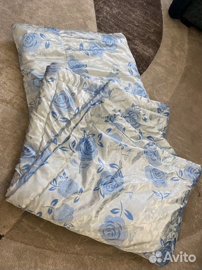Детское одеяло и подушка в кроватку