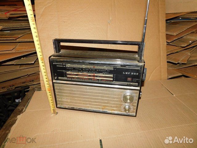 Старинный, транзисторный радиоприемник VEF-202ссср