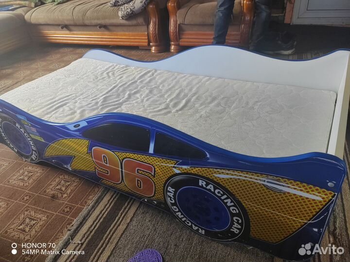 Детская кровать машина