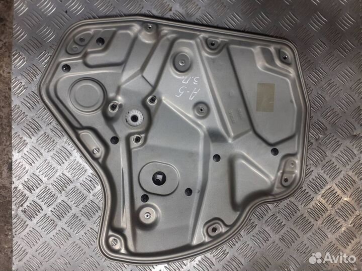 Стеклоподъемник задний правый Skoda Octavia A5