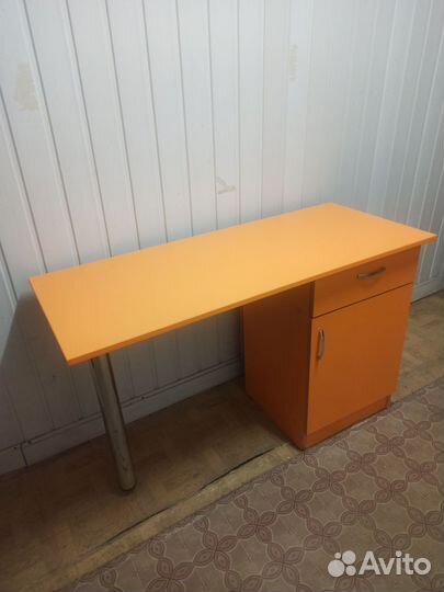 Маникюрный стол бу