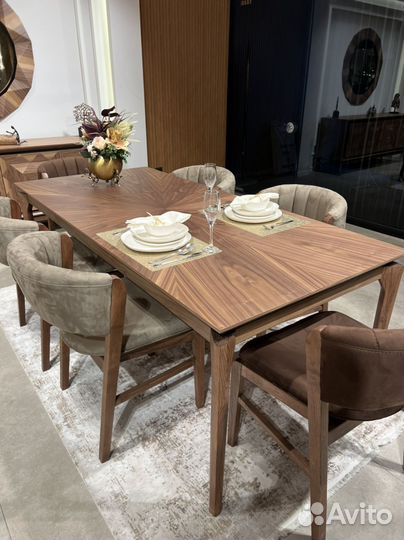 Кухонный стол и стулья