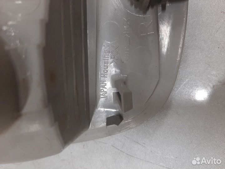 Фонарь в бампер задний правый Toyota Land Cruiser