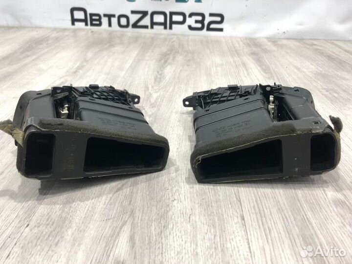 Дефлектор печки центральный Kia Ceed ED G4FA 2011