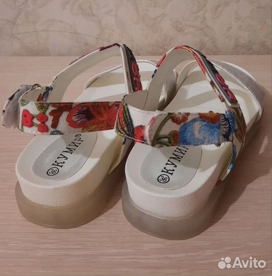 Сандалии новые р. 35-36