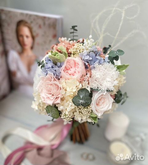 Букет из сухоцветов и стабилизированных цветов