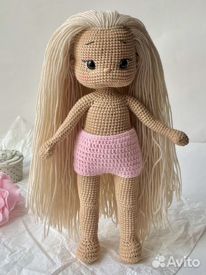 Вязаная кукла ручной работы