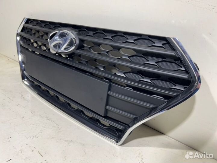 Решетка бампера передняя Hyundai Solaris 2