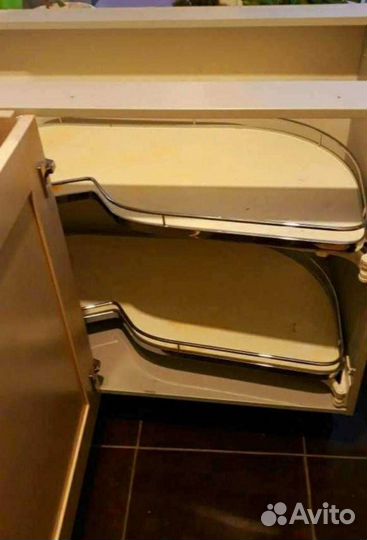 Продам кухонный шкаф с угловым поворотом