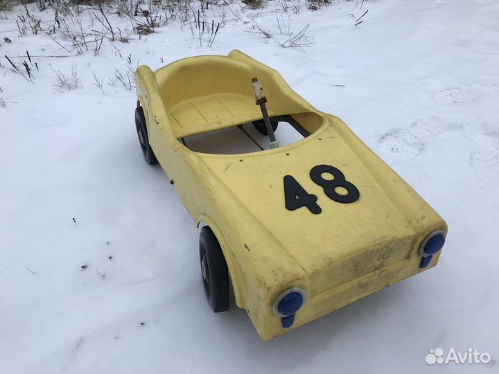 Детский старинный автомобиль