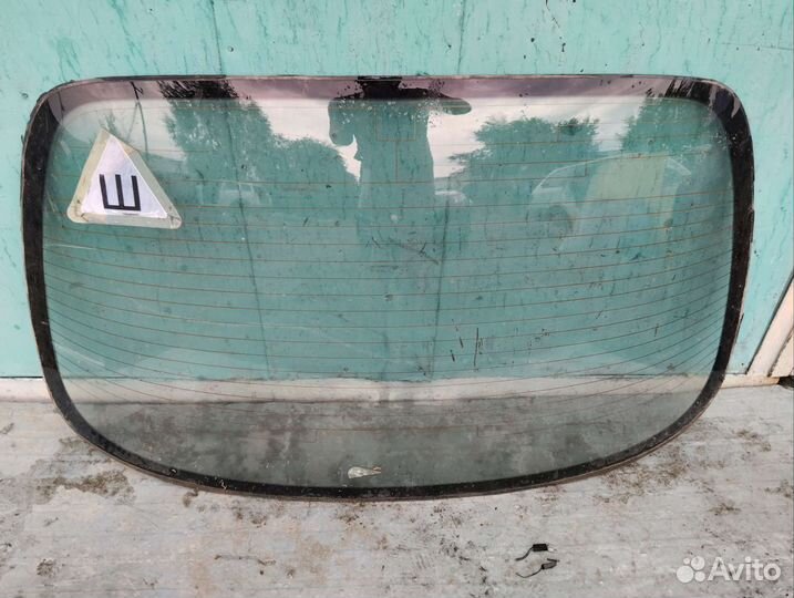 Стекло заднее Ниссан Максима Цефиро А32