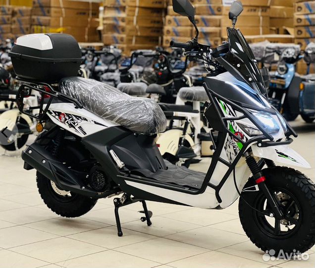 Скутер 180 куб.см новый без пробега