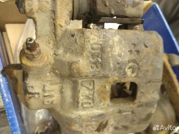 Суппорт тормозной Subaru Forester SF tb /SG