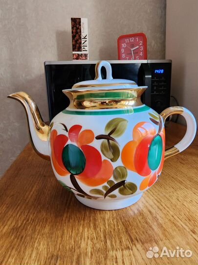 Чайник фарфоровый