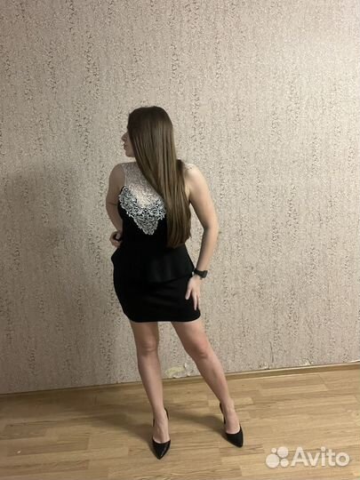 Платье 42 с открытой спиной и баской вечернее