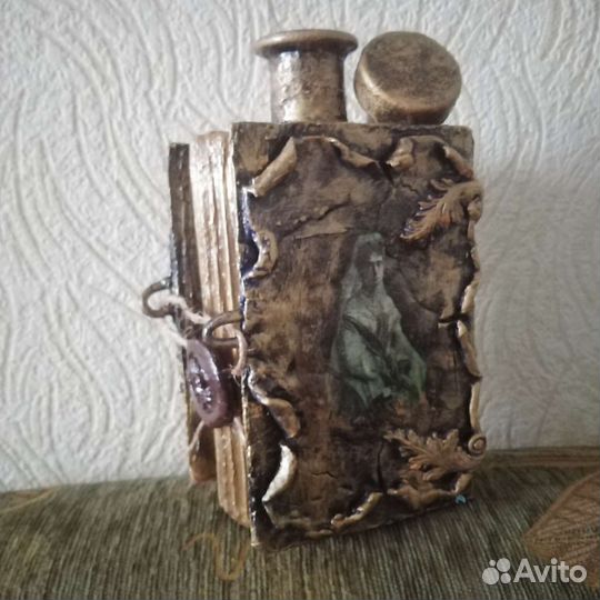 Графин в виде книги