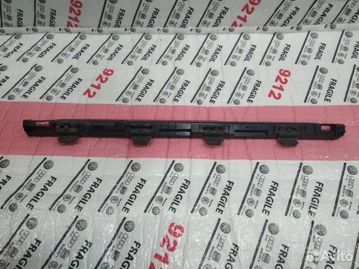 Кронштейн порога передний правый Mercedes-Benz