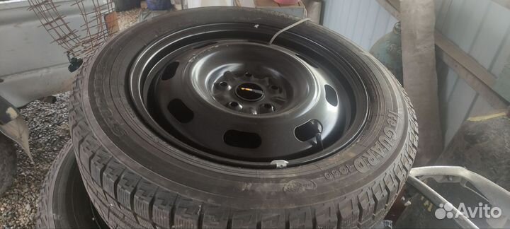 Продам колеса 215/60R17 липучка Yokohama