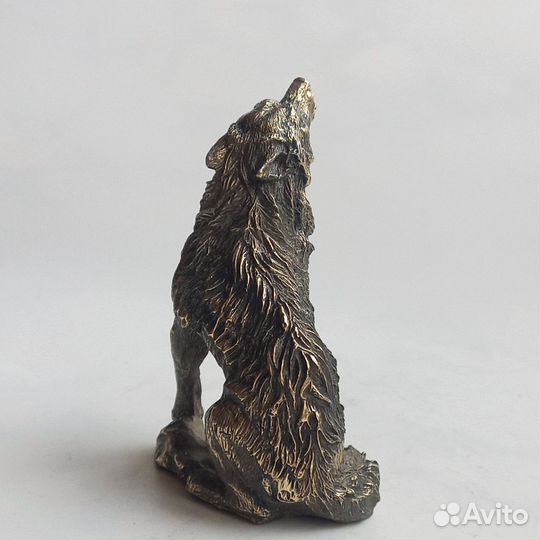 Бронзовая статуэтка волк. Литьё