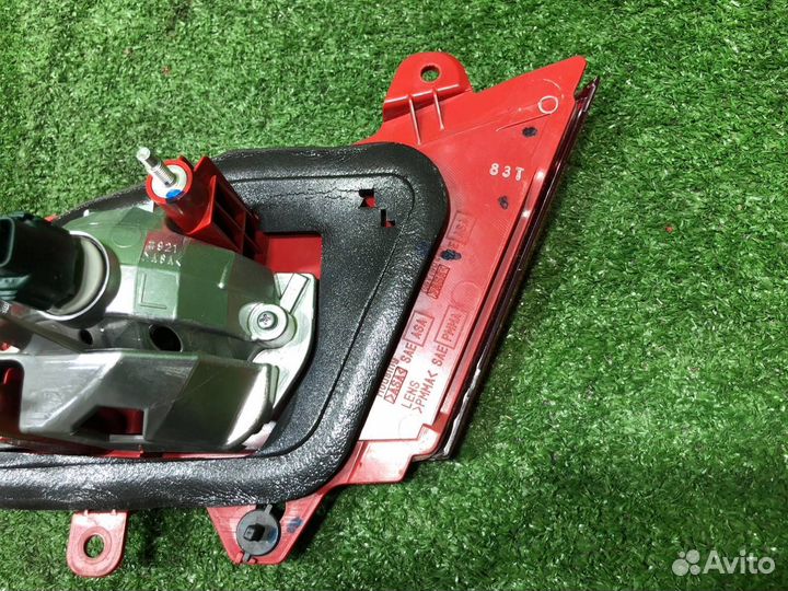 Фонарь внутренний задний левый Nissan Fuga Y50