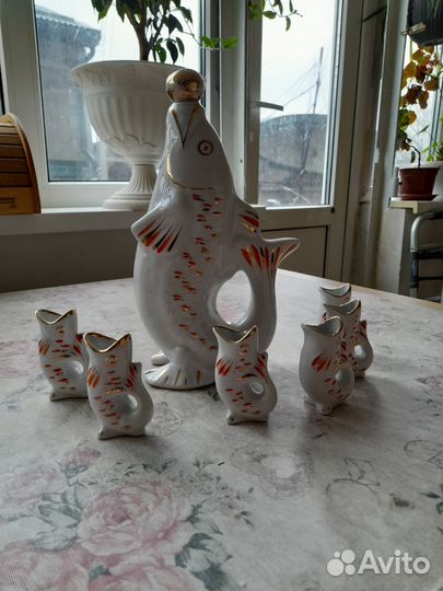 Графин и рюмки рыбки СССР белые