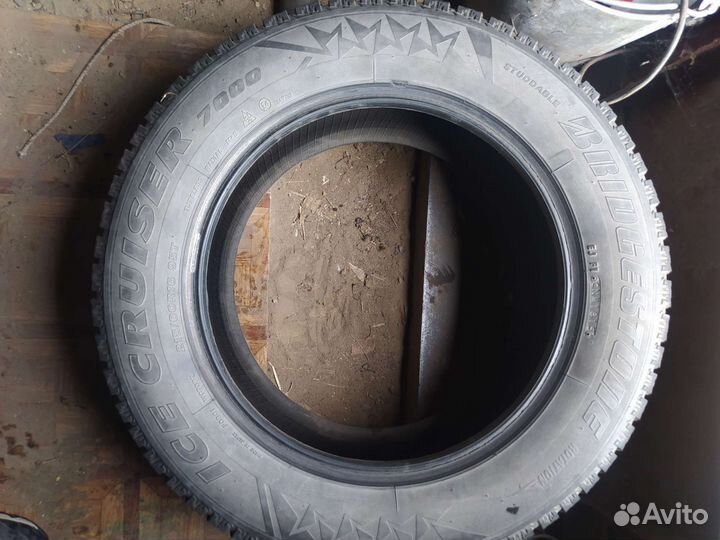 Bridgestone Ice Cruiser 7000 215/60 R16