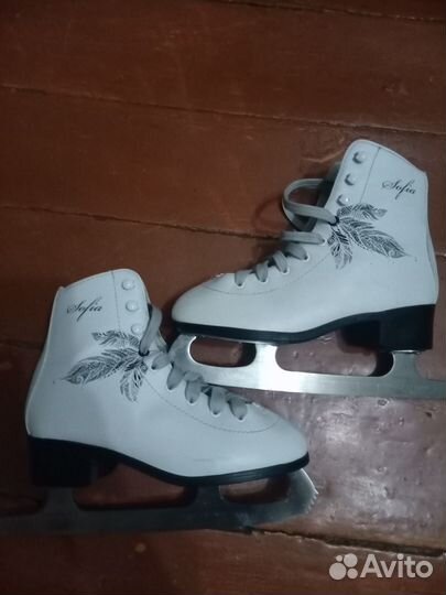 Фигурные коньки для девочки. 35 размер
