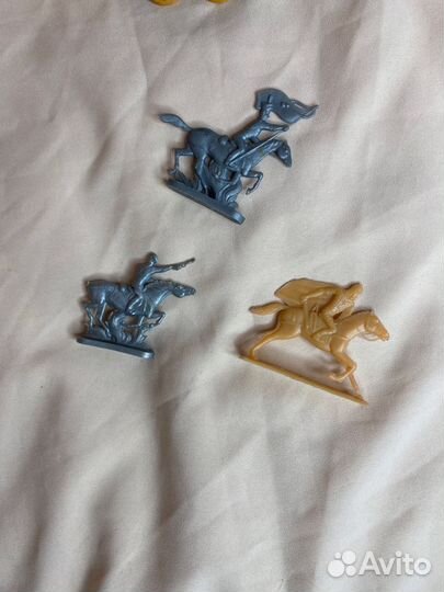 Игрушки СССР солдатики и паровоз