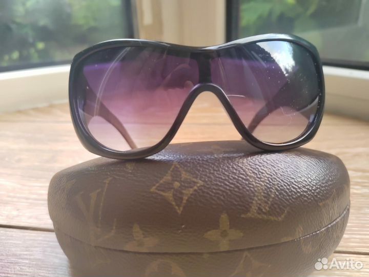 Солнцезащитные очки женские брендовые