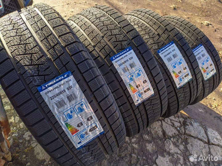 Triangle PL02 225/40 R19 92V