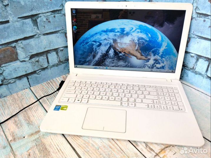 Игровой Asus на i3/ GT 920m/ RAM 6/ SSD 256