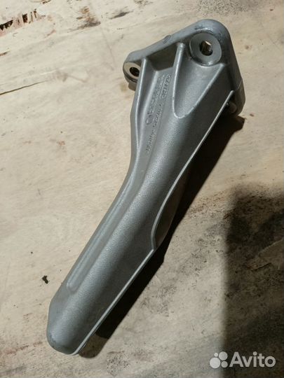 Кронштейн подвески радиатора скания