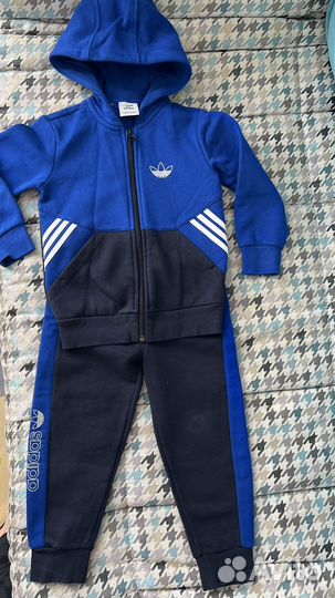 Спортивный костюм adidas