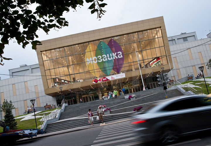 Места напротив главного входа хорошая проходимость