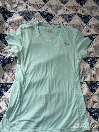 Футболка saucony