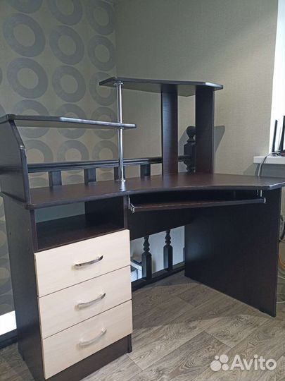 Компьютерный стол