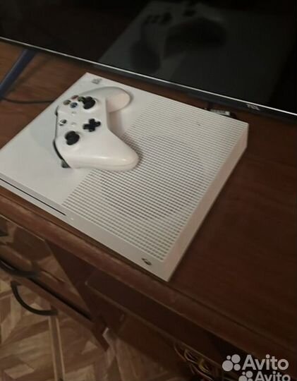 Xbox one s 500 gb с подпиской