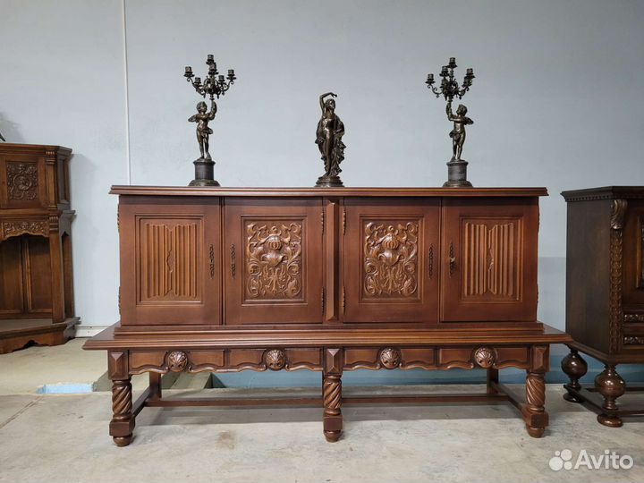 Дубовый резной комод