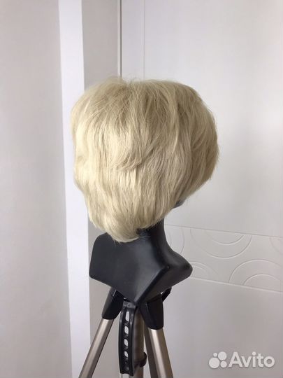 Парик натуральный блонд стрижка