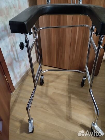 Ходунки для инвалидов на колесах, коляски новые