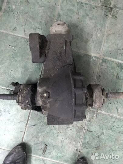 Задний редуктор А8 1998 года 4.2л