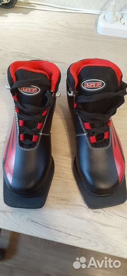 Лыжные ботинки