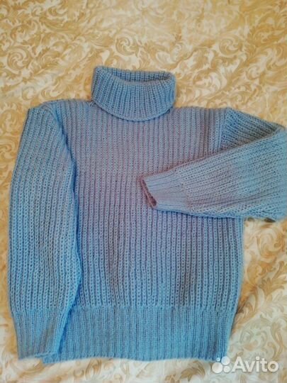 Теплый свитер женский